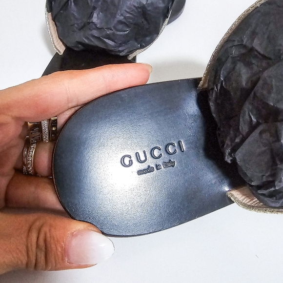 Gucci GG logo black and metallic gold thong flat sandals - Picture 4 of 13